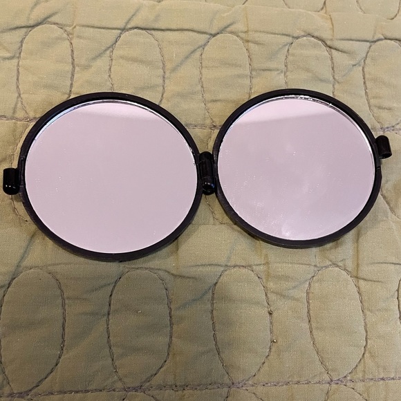 Pocket Compact double mirror with its own carry case perfect size for your purse - Picture 4 of 8